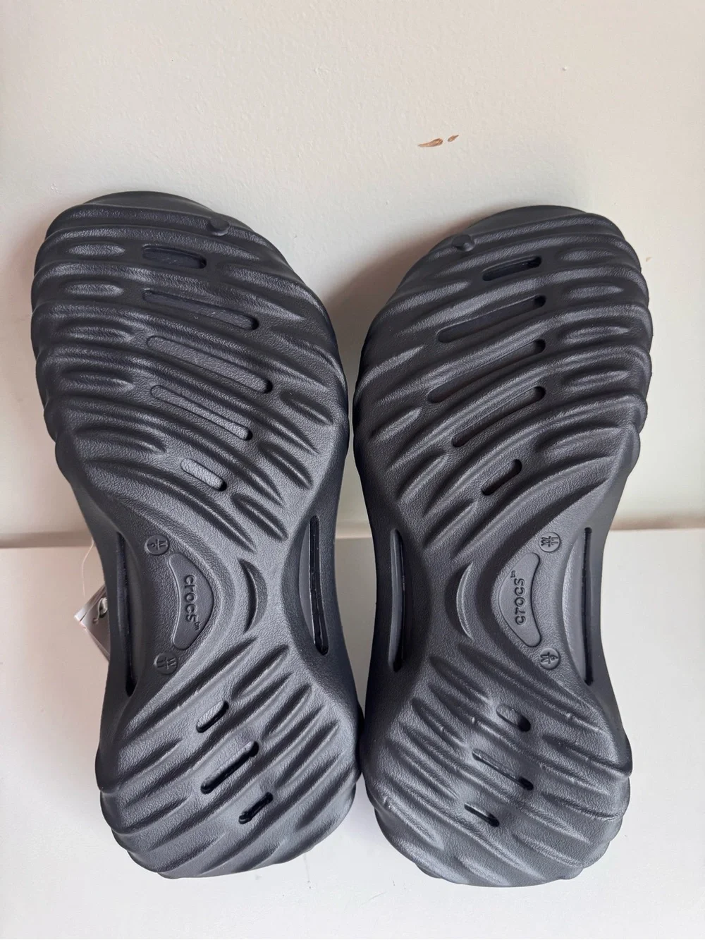 Crocs Echo Wave Slip On Black Shoes Unisex Men’s 9 Women’s 11 NWT